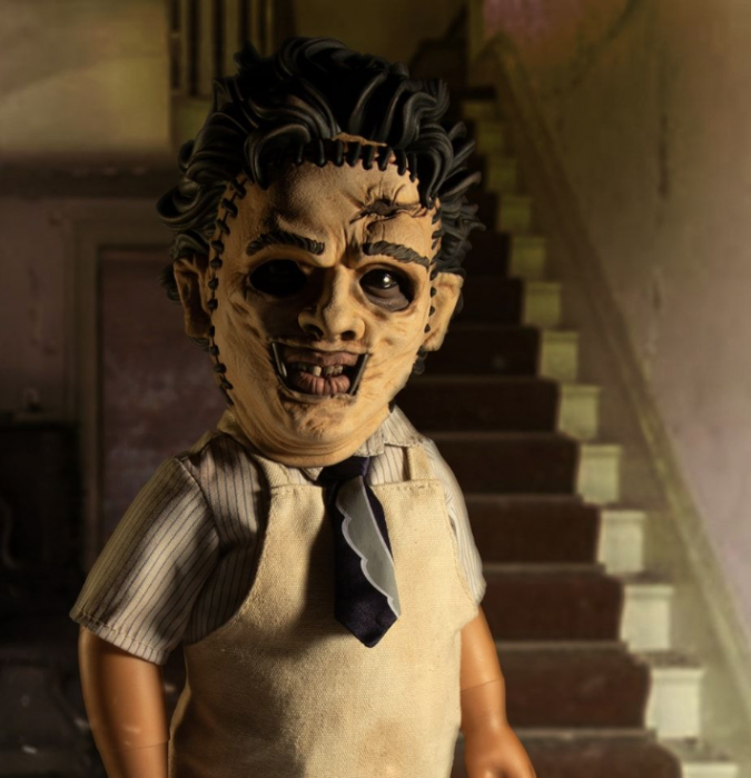 The Texas Chain Saw Massacre Mezco Designer Series Mega Scale Leatherface BY MEZCO TOYZ